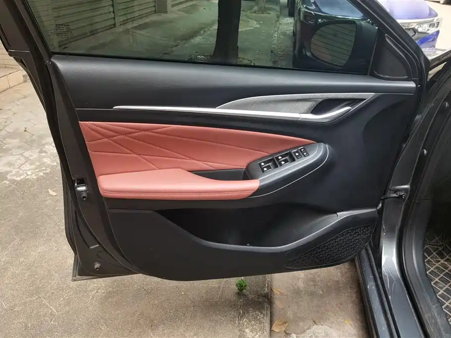 Eado PLUS Blue Whale NE 1.4 T GDI DCT Flagship