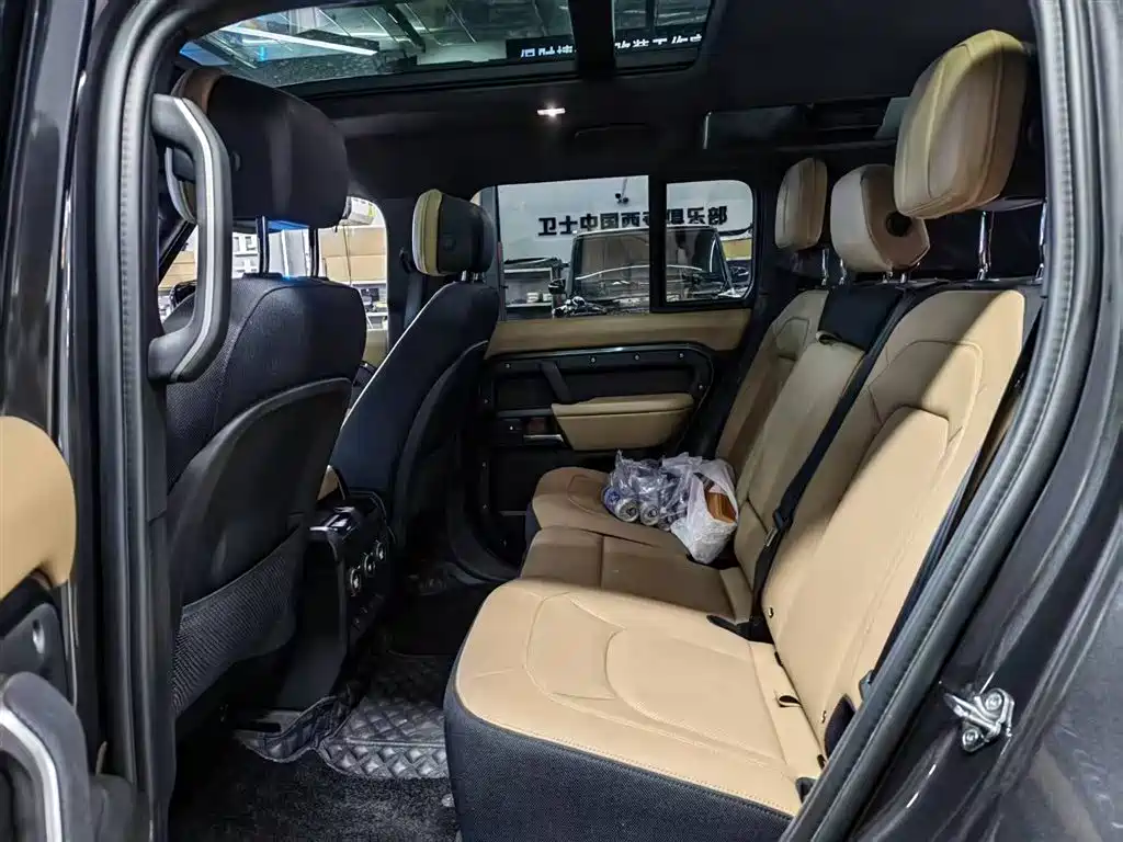 Land Rover Defender 110 3.0 T P400 Dark Special Edition