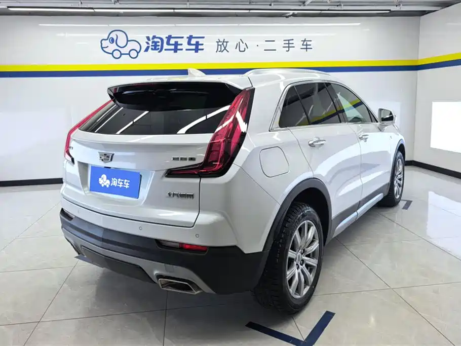 Cadillac XT4 28 T 2 WD Leading