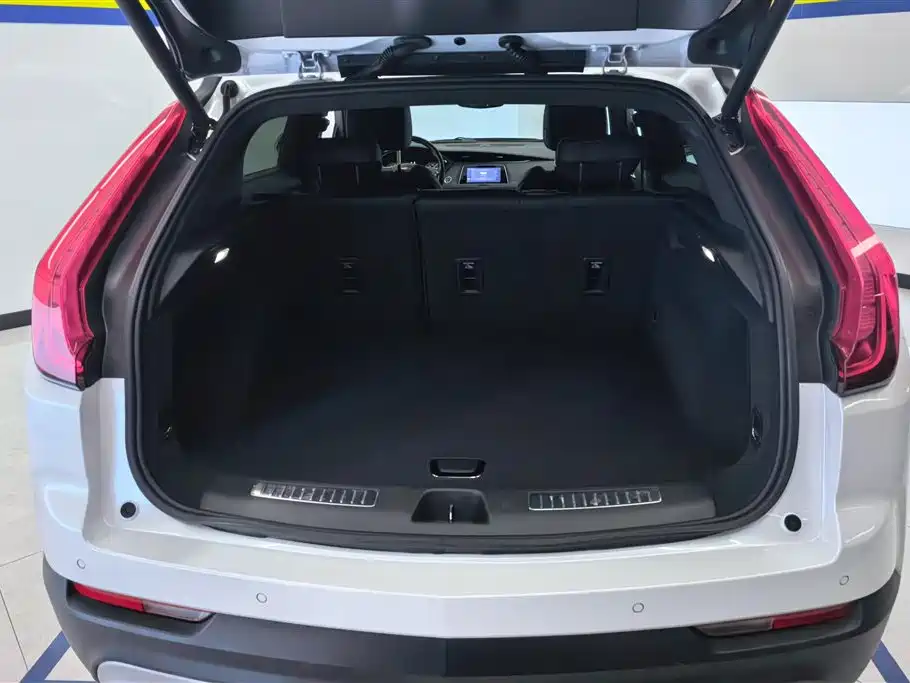 Cadillac XT4 28 T 2 WD Leading