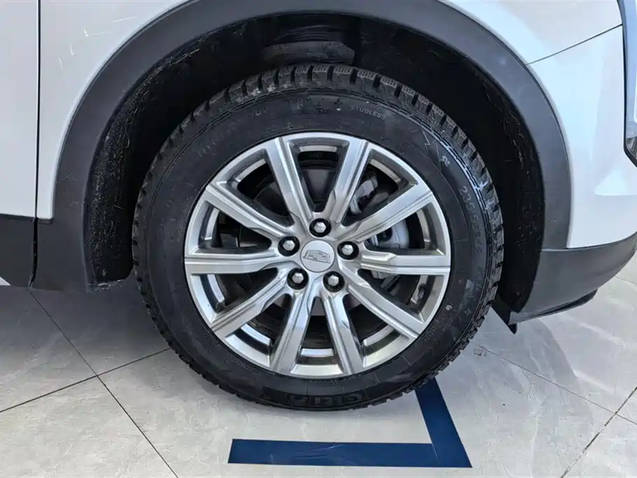 Cadillac XT4 28 T 2 WD Leading
