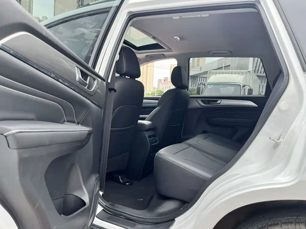 Haval M6 PLUS 1.5 T Manual Luxury Connected
