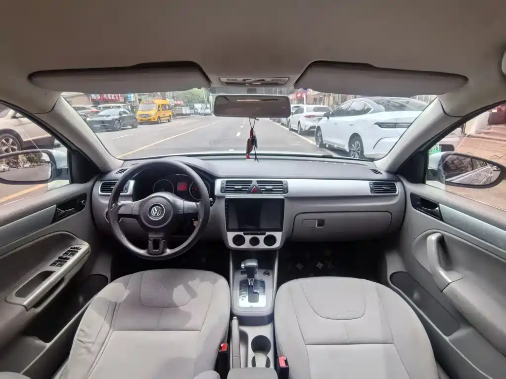 Bora 1.6 L Auto Comfort
