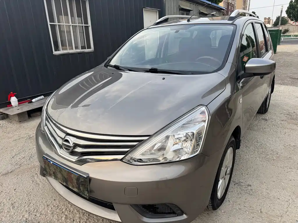 Livina 1.6 XE CVT Comfort