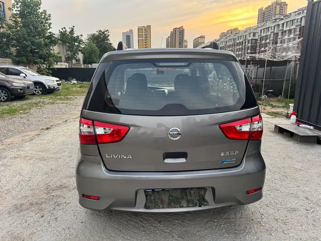 Livina 1.6 XE CVT Comfort