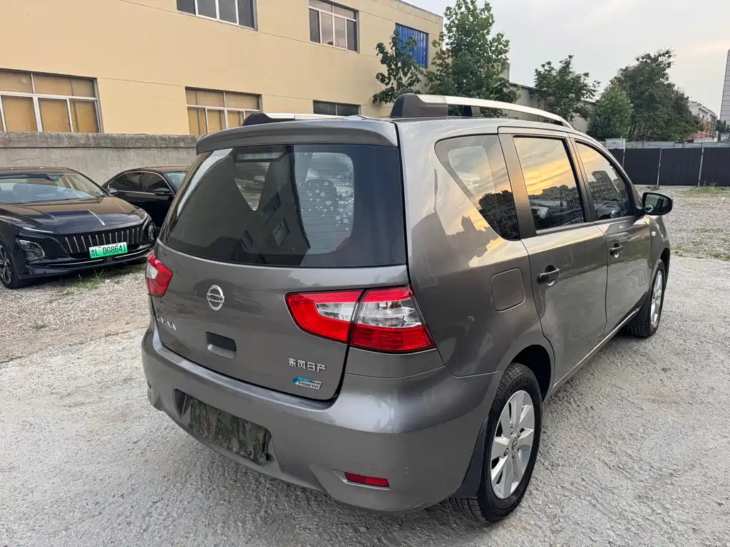 Livina 1.6 XE CVT Comfort