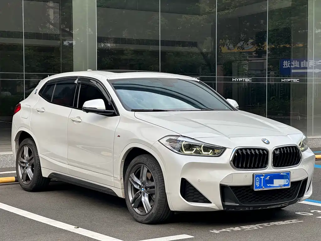 BMW X2 sDrive25 i Leading M Offroad Package