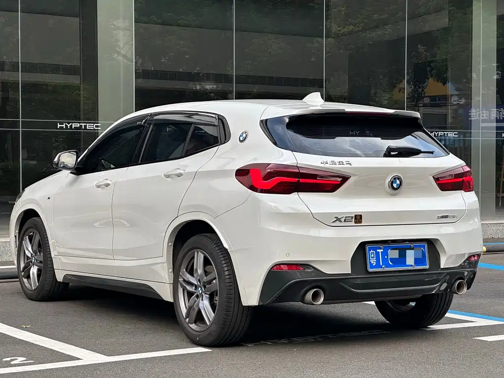 BMW X2 sDrive25 i Leading M Offroad Package