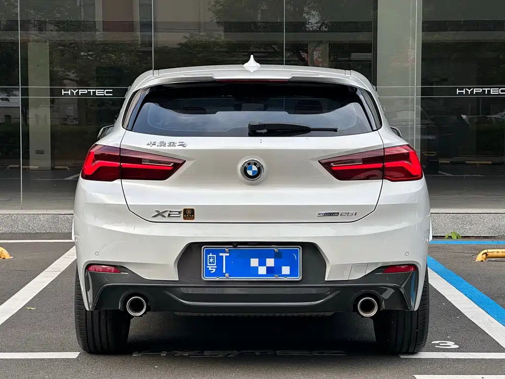 BMW X2 sDrive25 i Leading M Offroad Package