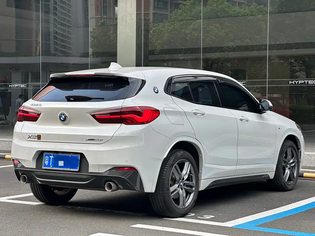 BMW X2 sDrive25 i Leading M Offroad Package