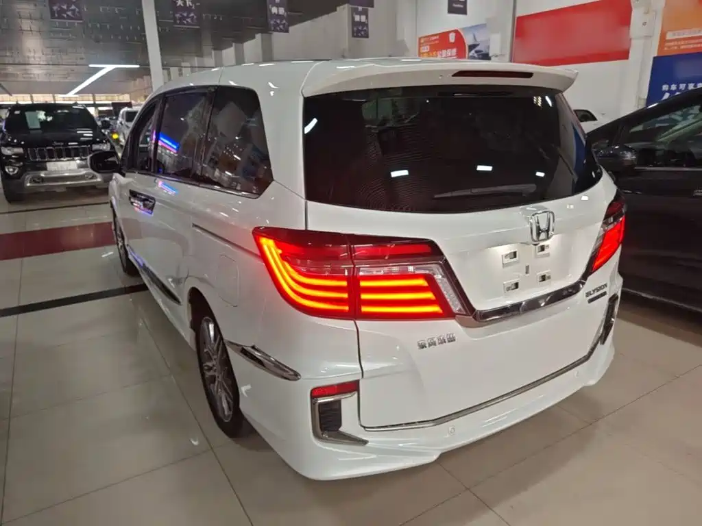 Elysion 2.0 L Hybrid Luxury
