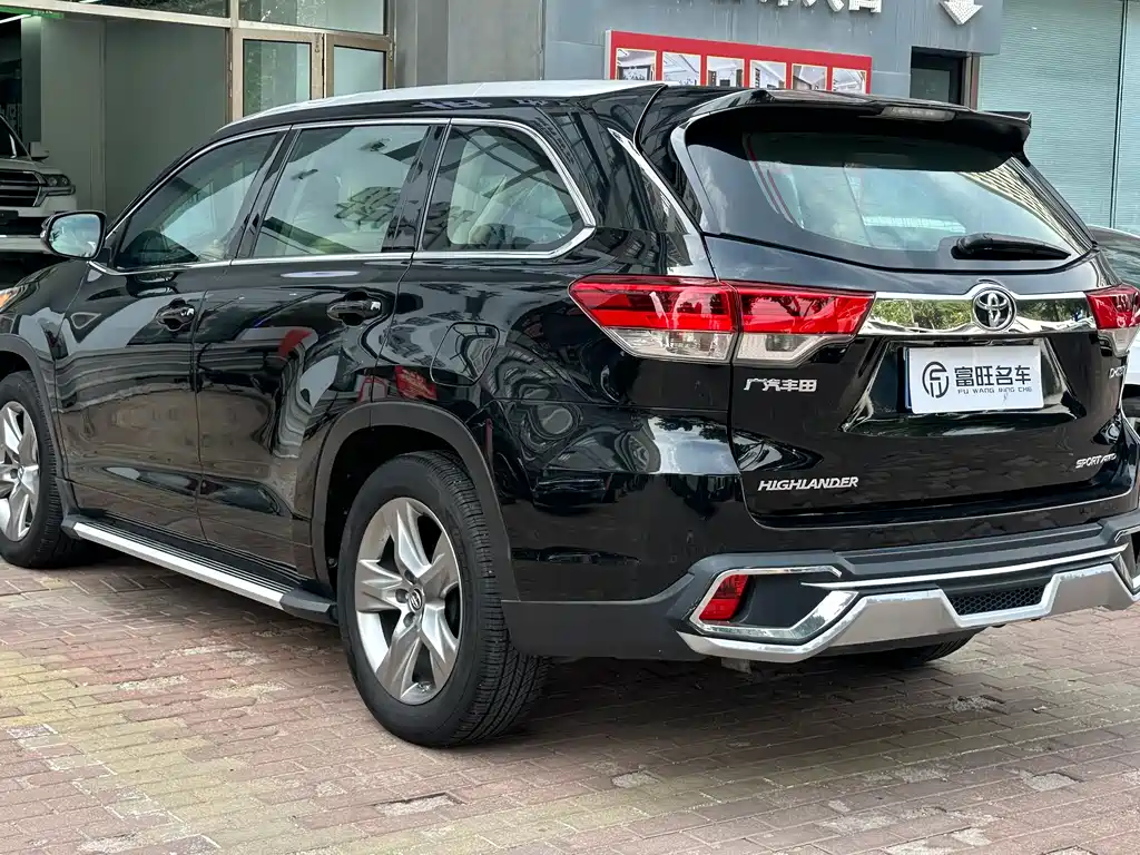 Highlander 2.0 T 4 WD Distinguished 7-seat CN-V