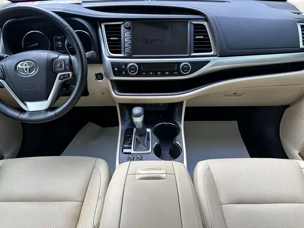 Highlander 2.0 T 4 WD Distinguished 7-seat CN-V