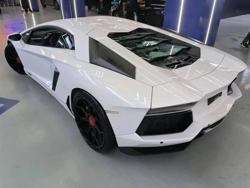 Aventador LP 700-4