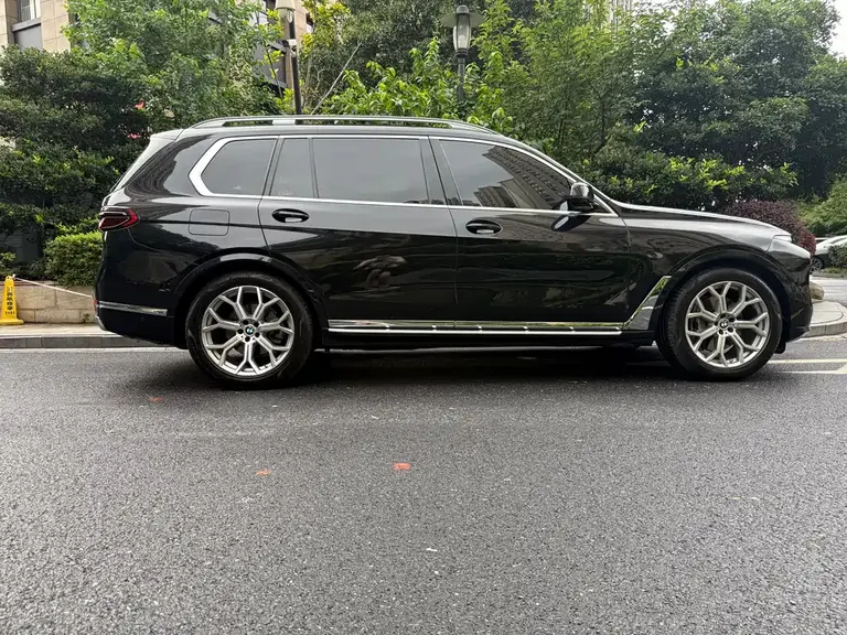 BMW X7 xDrive40 i Leading Luxury Package