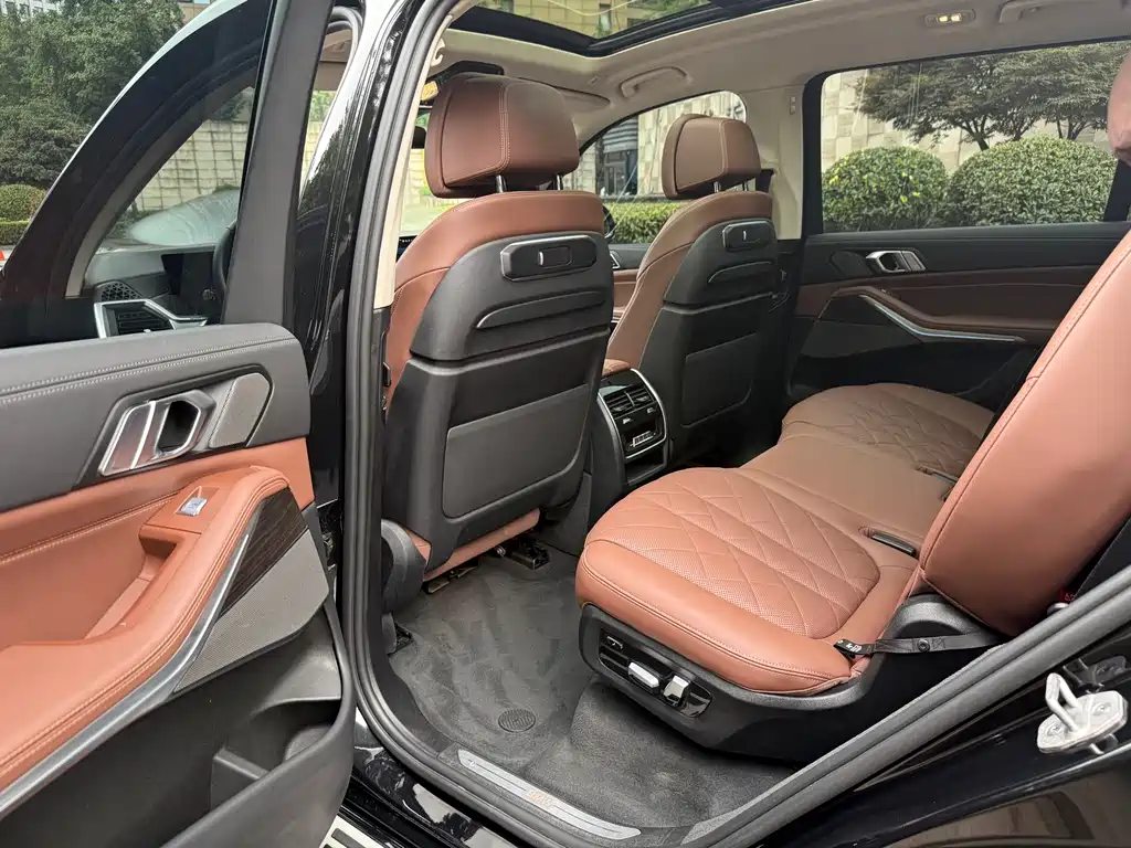 BMW X7 xDrive40 i Leading Luxury Package