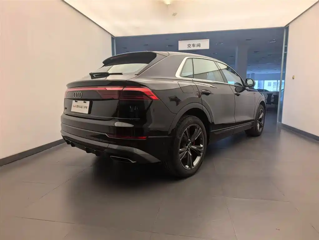 Audi Q8 55 TFSI Luxury Dynamic