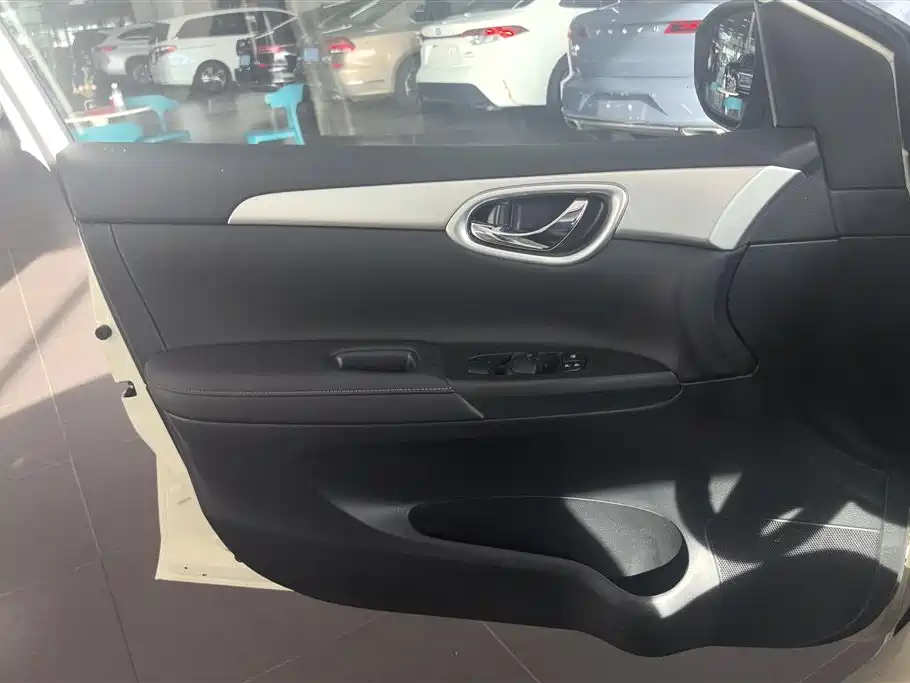 Sylphy Facelift III Classic 1.6 XE CVT Comfort