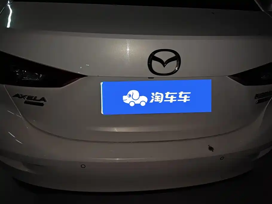 Mazda 3 Axela Sedan 1.5 L Auto Luxury CN-V