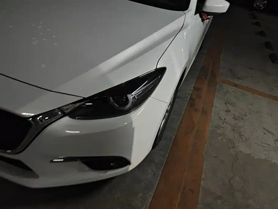 Mazda 3 Axela Sedan 1.5 L Auto Luxury CN-V
