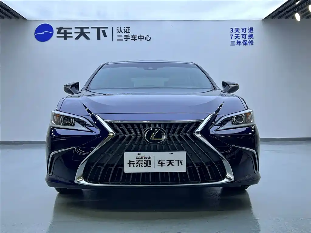 Lexus ES 200 Outstanding