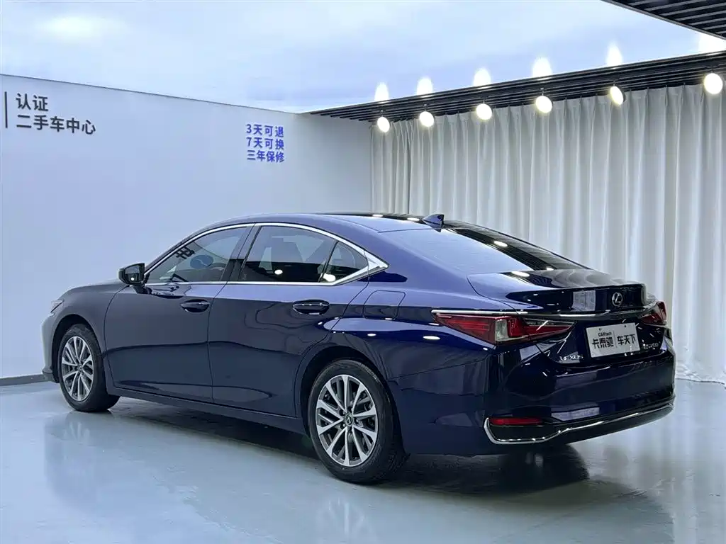 Lexus ES 200 Outstanding