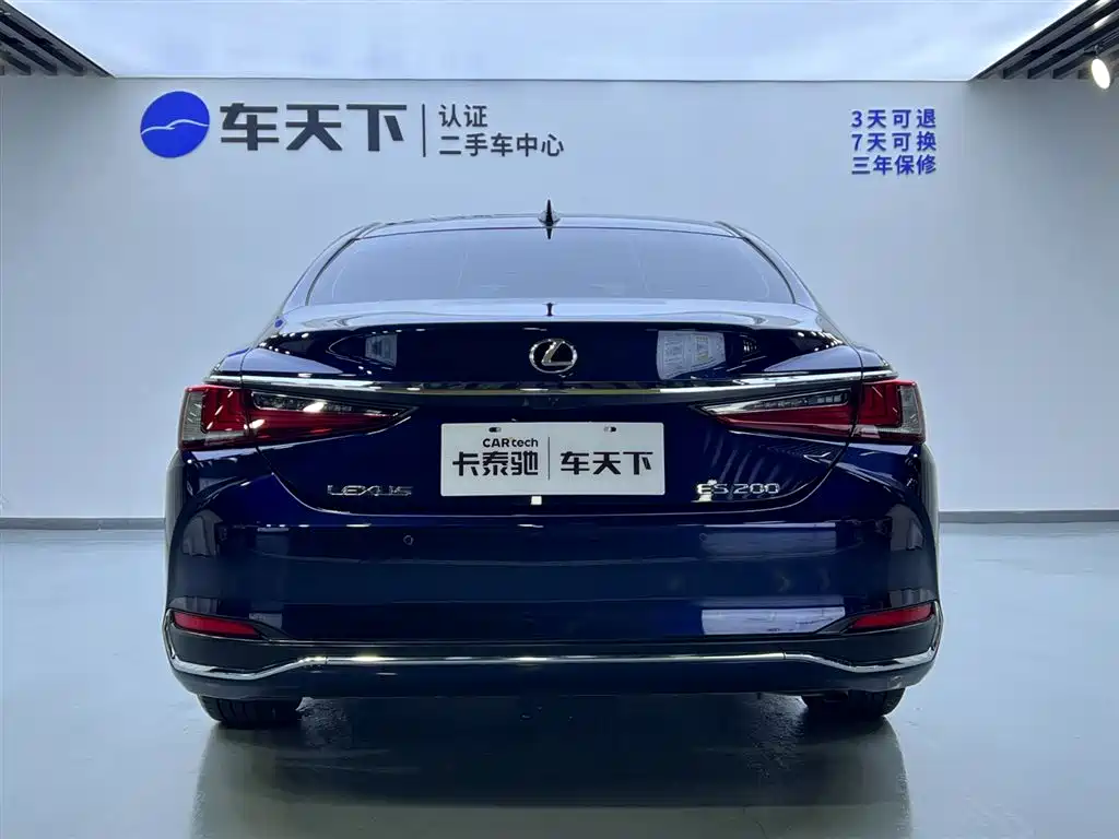 Lexus ES 200 Outstanding