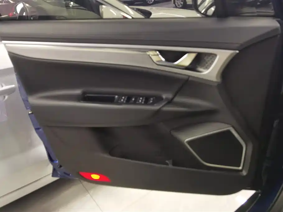 Emgrand GS 1.4 T CVT Elegant
