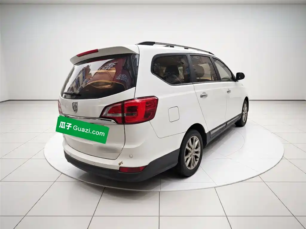 Baojun 730 1.5 L Manual Comfort 7-seat CN-V
