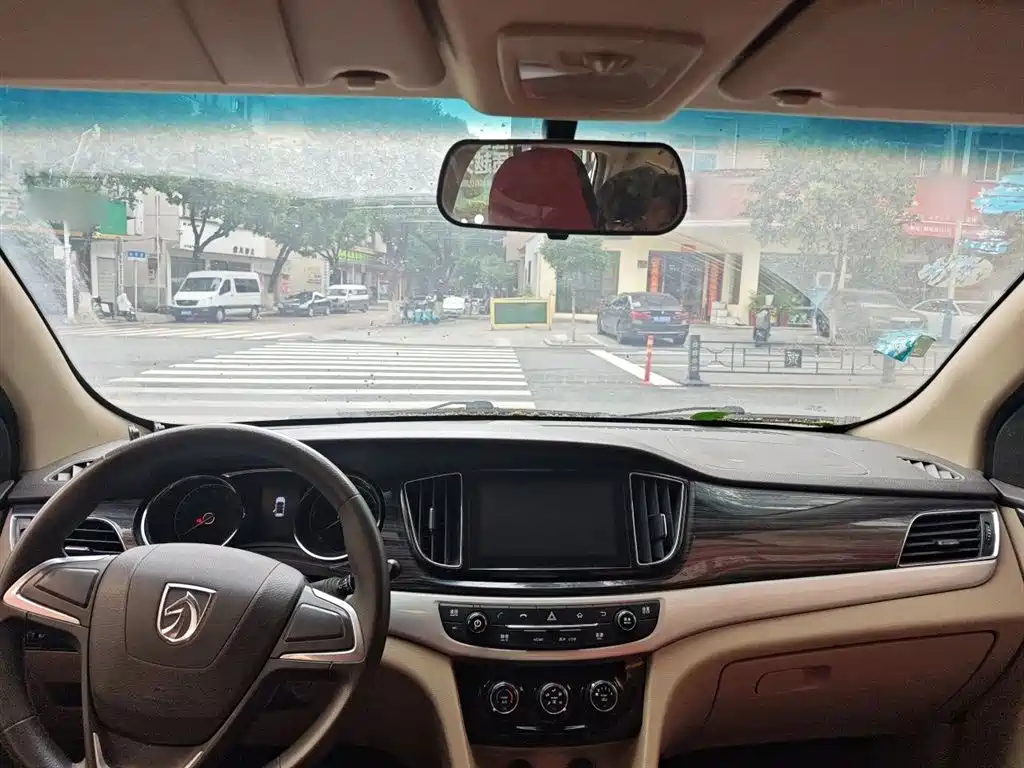 Baojun 730 1.5 L Manual Comfort 7-seat CN-V