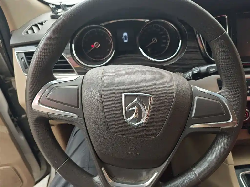 Baojun 730 1.5 L Manual Comfort 7-seat CN-V