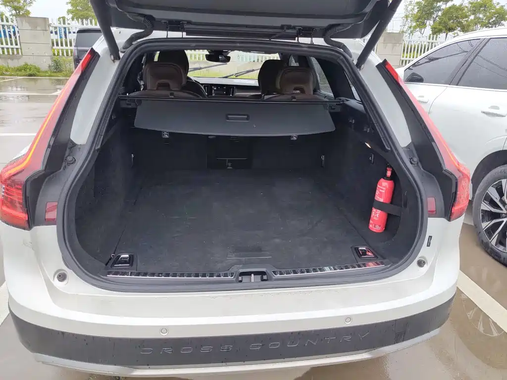 Volvo V90 沃尔沃V90 2024款 Cross Country B5 AWD 智远版
