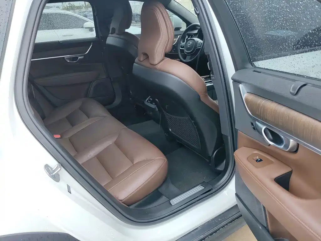 Volvo V90 沃尔沃V90 2024款 Cross Country B5 AWD 智远版