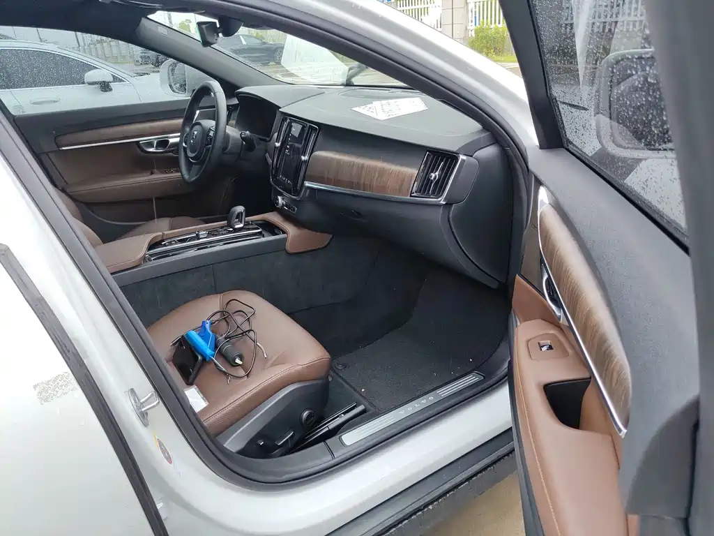 Volvo V90 沃尔沃V90 2024款 Cross Country B5 AWD 智远版