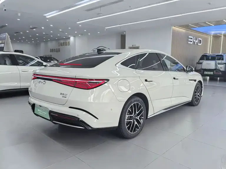 BYD Seal 07 DM-i DM-i 1.5 L 125 km Distinguished
