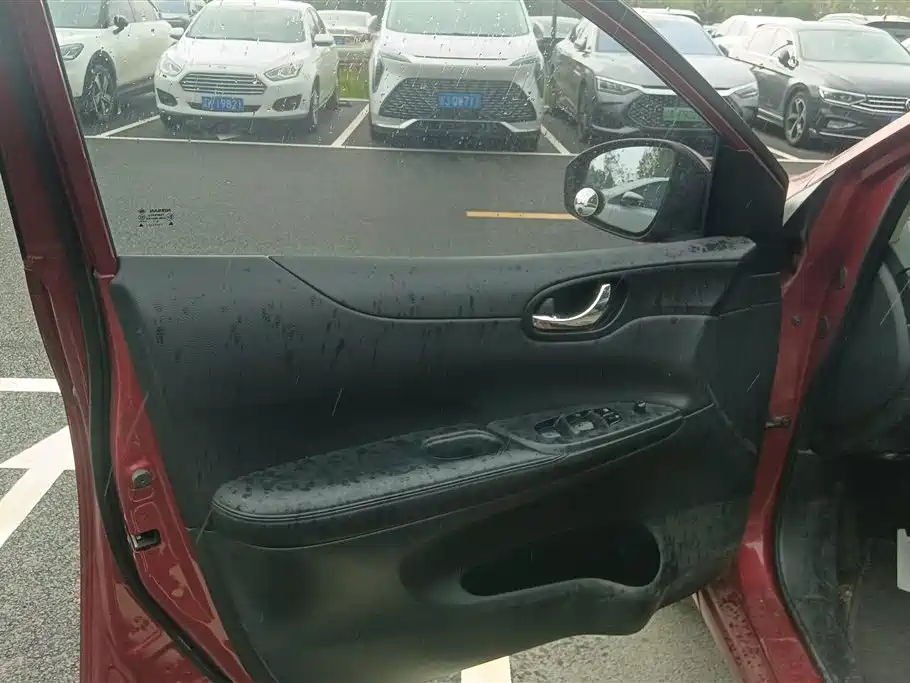 Tiida 1.6 L CVT Comfort