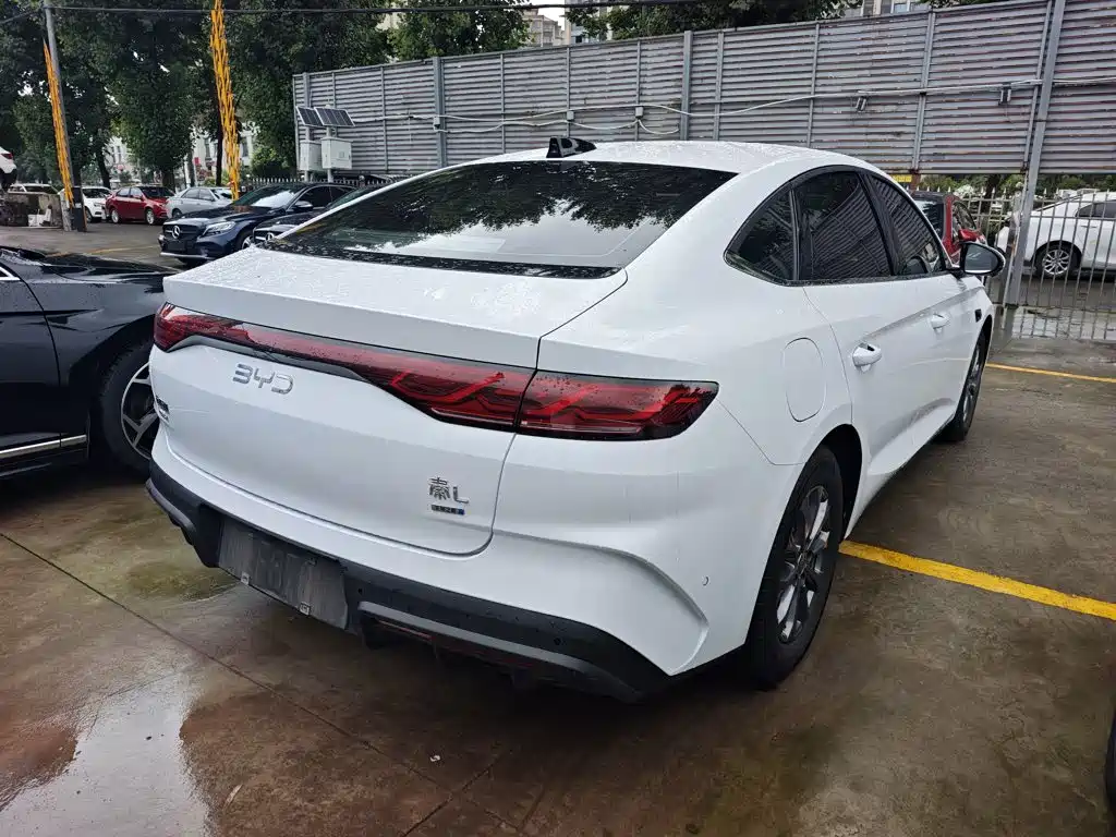 Qin L DM-i Smart Drive 80 KM Leading