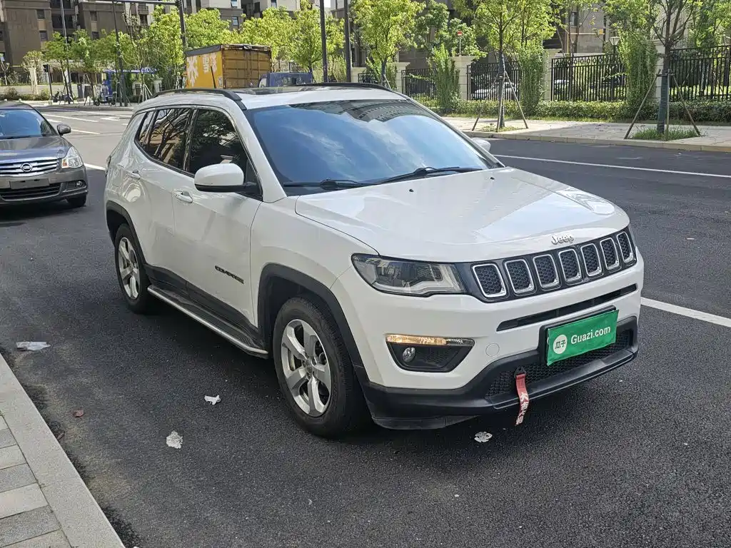 Compass 200 T Auto Home Enjoyment - Connected Large Screen