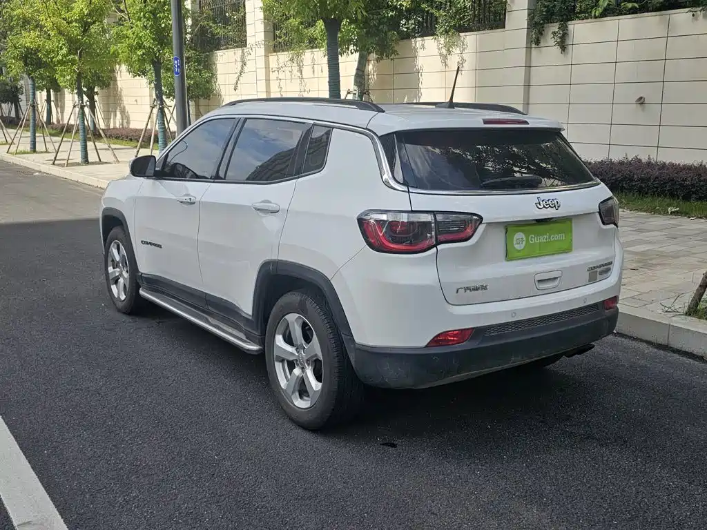 Compass 200 T Auto Home Enjoyment - Connected Large Screen