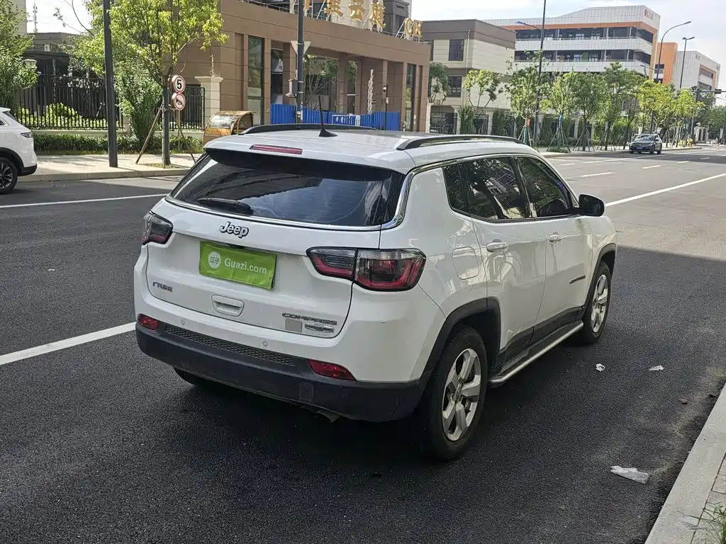 Compass 200 T Auto Home Enjoyment - Connected Large Screen