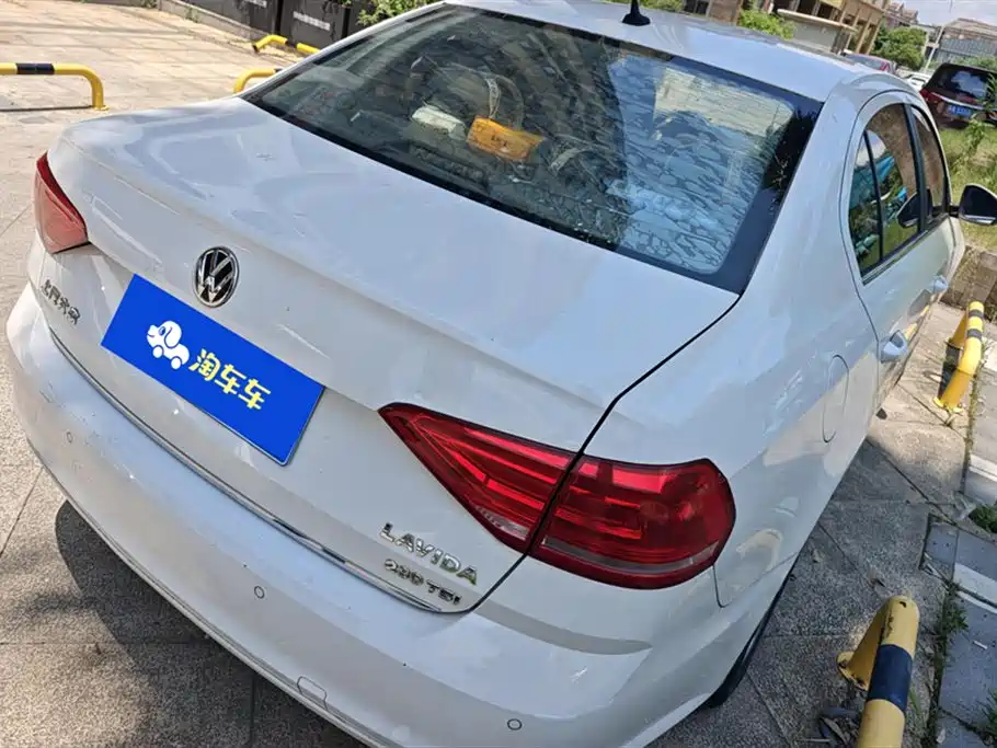 Lavida 230 TSI DSG Comfort