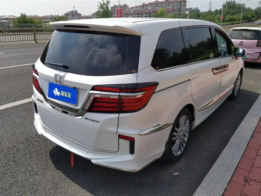Elysion 2.4 L Luxury