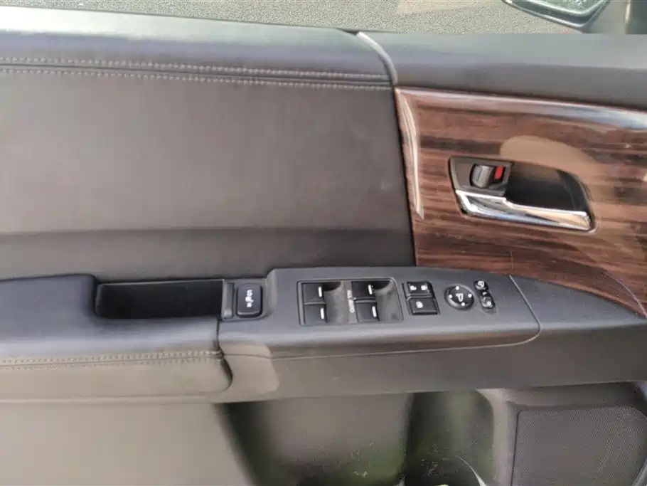 Elysion 2.4 L Luxury
