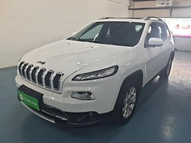 Jeep Cherokee 2.4 L Leading Intelligent