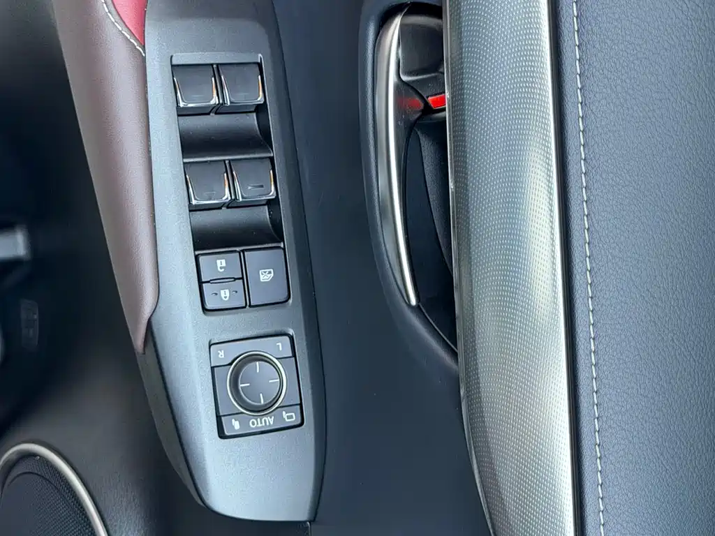 Lexus NX 200 FWD Sharp Travel CN-V