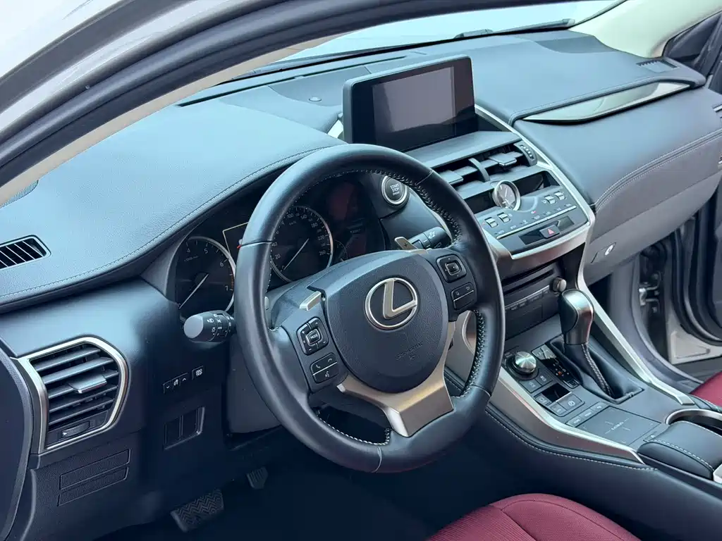 Lexus NX 200 FWD Sharp Travel CN-V