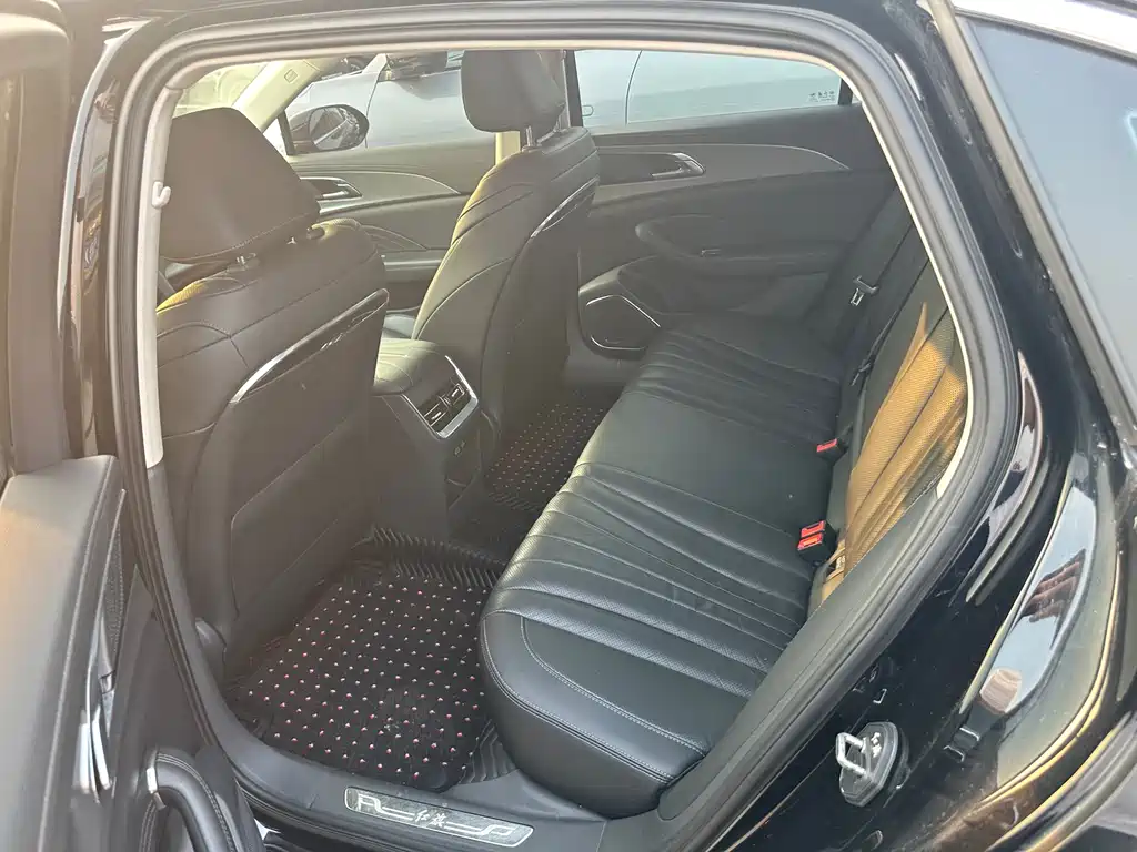 Hongqi H5 2.0 T Auto Connected Flagship