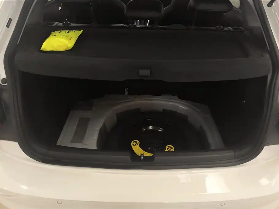 Polo Plus 1.5 L Auto Colorful Tech