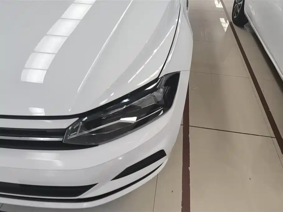 Polo Plus 1.5 L Auto Colorful Tech