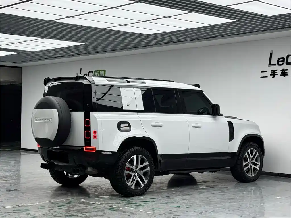 Land Rover Defender 110 3.0 T P400 X-Dynamic HSE